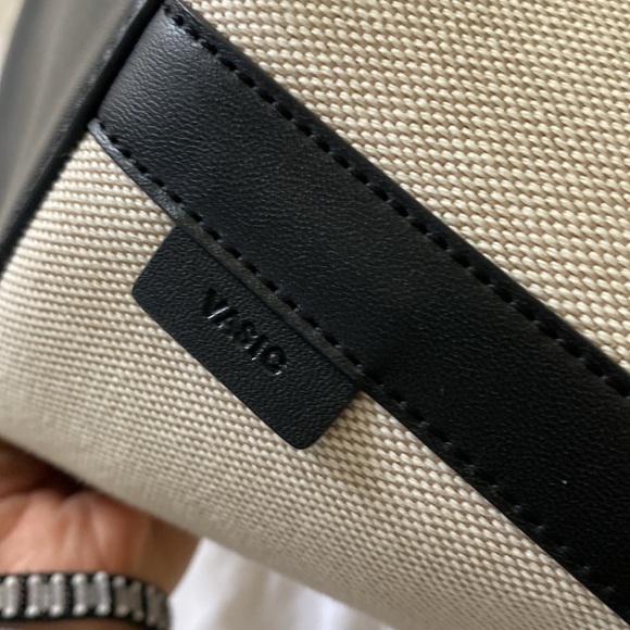 Vasic two in one bucket bag- white and black - Picture 7 of 10